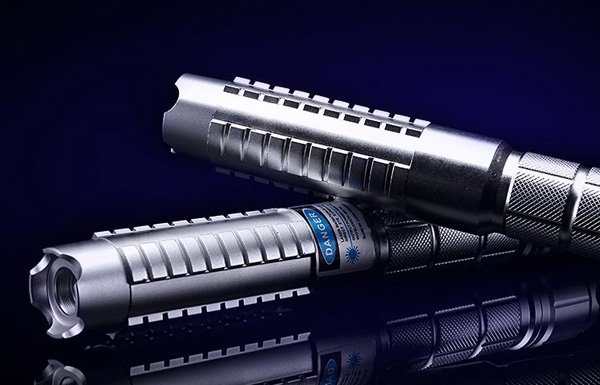 Puntatore laser ad alta potenza che brucia 2000mW Blu Single Point Bella  design curvo con 5 Stelle Caps-Penne puntatore laser